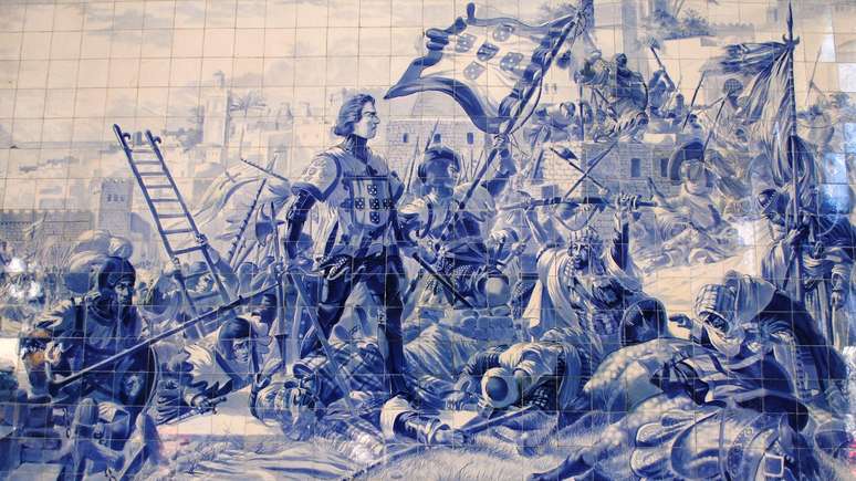A conquista portuguesa de Ceuta representada em azulejos na esta&ccedil;&atilde;o de S&atilde;o Bento, no Porto, em obra do artista Jorge Cola&ccedil;o (1864&ndash;1942)