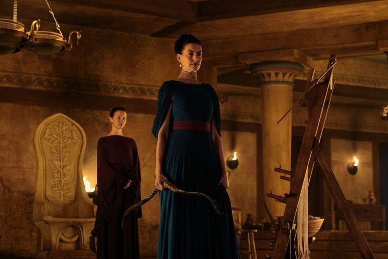 Penélope é interpretada por Anne Hathaway no filme. Segundo Cláudio Moreno, na epopeia ela é uma mulher poderosa e inteligente