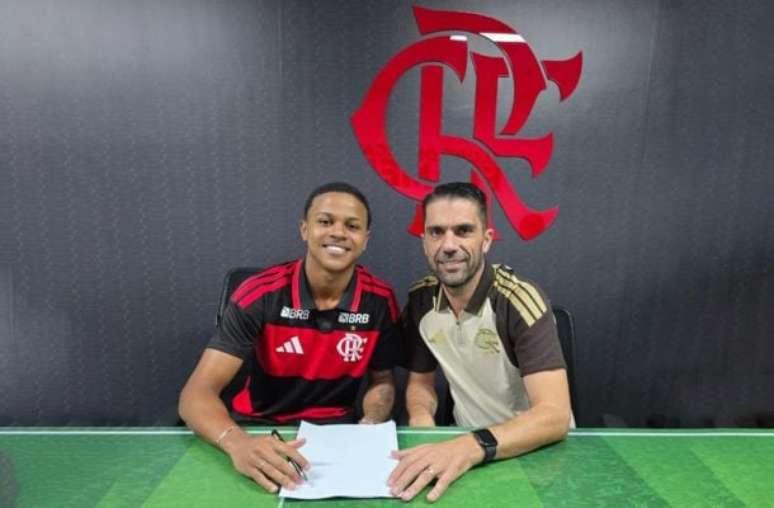 Andrew Nathan chega junto ao Bahia para reforçar sub-20 do Fla –