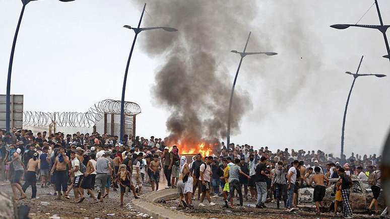 Dezenas de milhares de migrantes cruzaram a fronteira do Marrocos em dire&ccedil;&atilde;o ao enclave espanhol de Ceuta, no norte da &Aacute;frica, na noite de 31 de julho