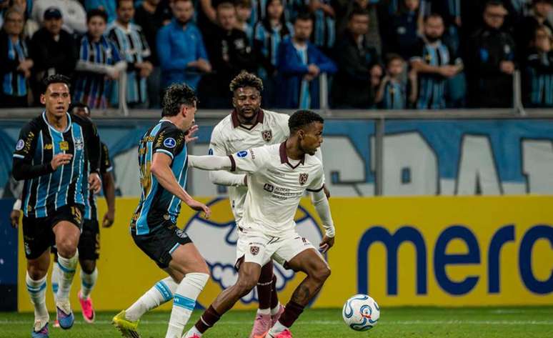 Bol&iacute;var venceu por 1 a 0 na Arena do Gr&ecirc;mio e garantiu a classifica&ccedil;&atilde;o &ndash;
