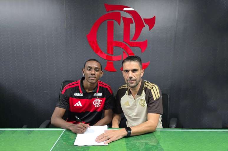 Andrew Nathan chega junto ao Bahia para reforçar sub-20 do Fla –