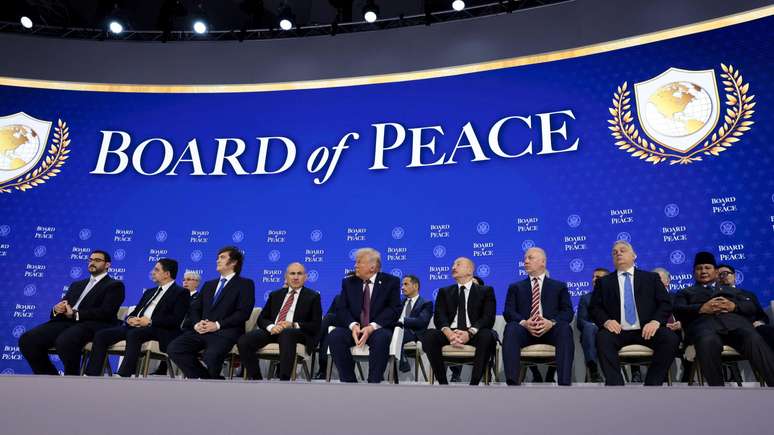 Donald Trump lan&ccedil;ou oficialmente seu Conselho de Paz &agrave; margem do F&oacute;rum Econ&ocirc;mico Mundial, em Davos, em janeiro de 2026