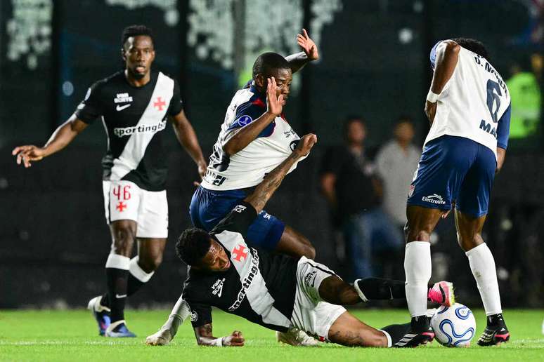 Vasco avan&ccedil;ou nos playoffs &ndash;