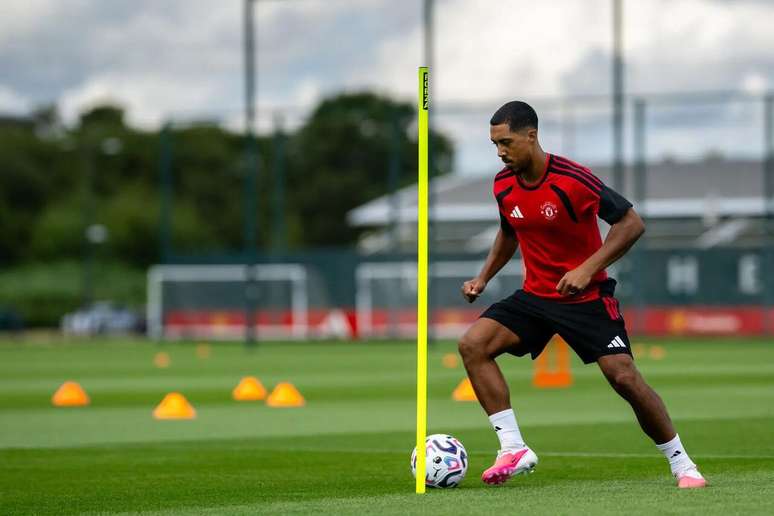 Youri Tielemans durante treinamento do United &ndash;