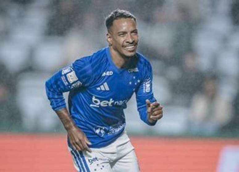 Matheus Pereira marca e garante vitória da Raposa 