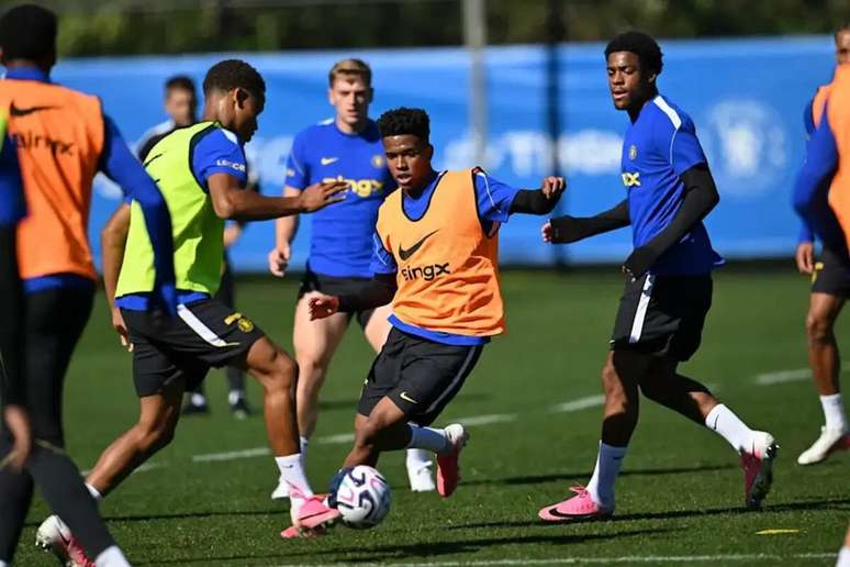 Est&ecirc;v&atilde;o durante treinamento do Chelsea em Sydney &ndash;