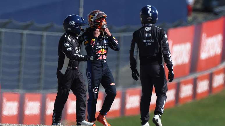 Max Verstappen ap&oacute;s batida em 2026