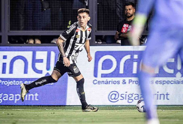 Escobar &eacute; o lateral-esquerdo titular do Santos -