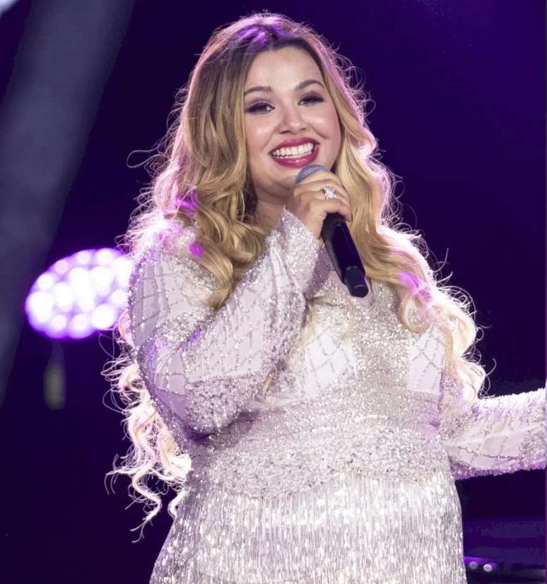 Marina Versos interpretando Mar&iacute;lia Mendon&ccedil;a /