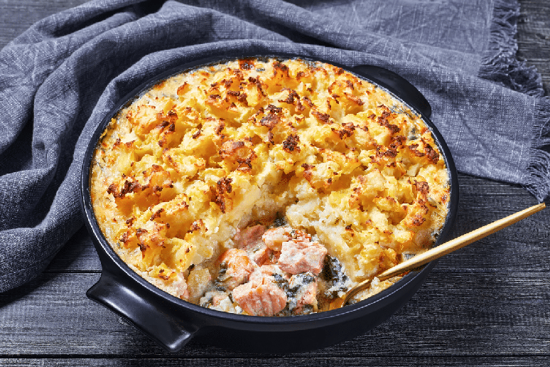 Escondidinho de salm&atilde;o com pur&ecirc; de batata 