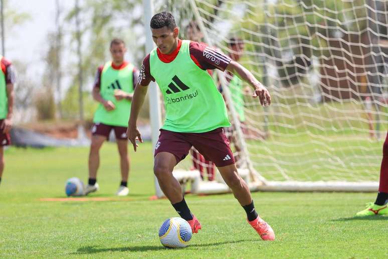 Diretoria colorada conta com negocia&ccedil;a&otilde; para sequ&ecirc;ncia da janela de transfer&ecirc;ncias &ndash; Foto Ricardo Duarte/Internacional