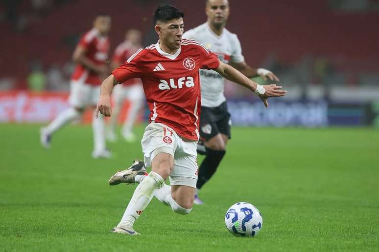 Uuruguaio n&atilde;o atua desde maio pela equipe &ndash;