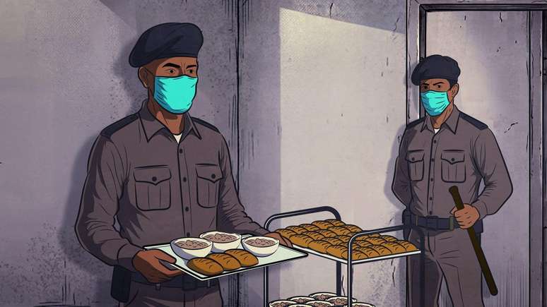 Um preso descreveu como a porta da cela era aberta uma vez por dia, quando um guarda trazia comida