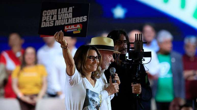 Em seu discurso, Lula acenou &agrave;s mulheres, eleitorado no qual Fl&aacute;vio Bolsonaro tem mais dificuldades de angariar votos