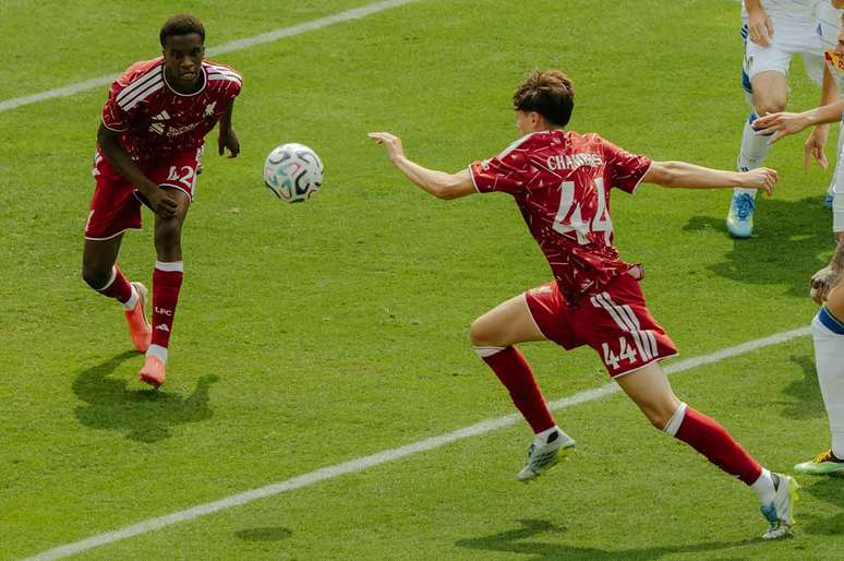 Chambers abriu o placar para o Liverpool, mas n&atilde;o evitou a virada do Leeds &ndash;