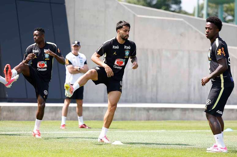 Brasil, de Luiz Henrique (esq.), Paquet&aacute; (centro) e Vini Jr caiu nas oitavas da Copa &ndash;