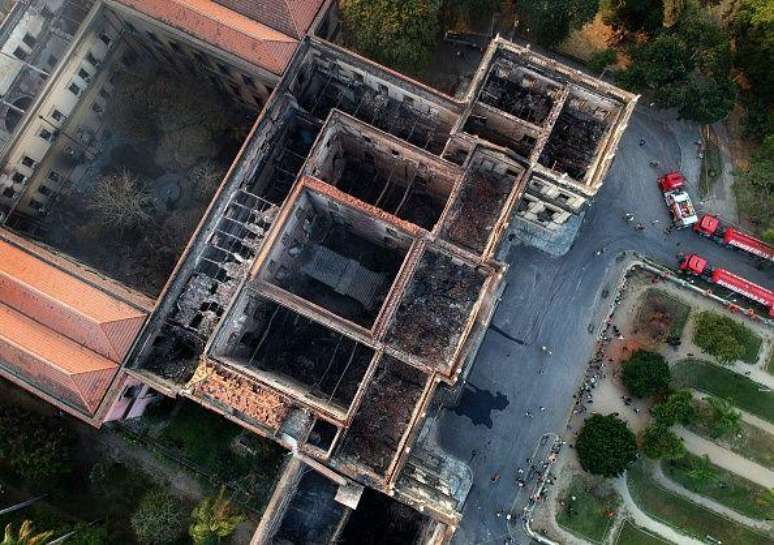 Diretor do Museu Nacional diz que trabalho de restaura&ccedil;&atilde;o de pe&ccedil;as &eacute; algo que vai demorar gera&ccedil;&otilde;es