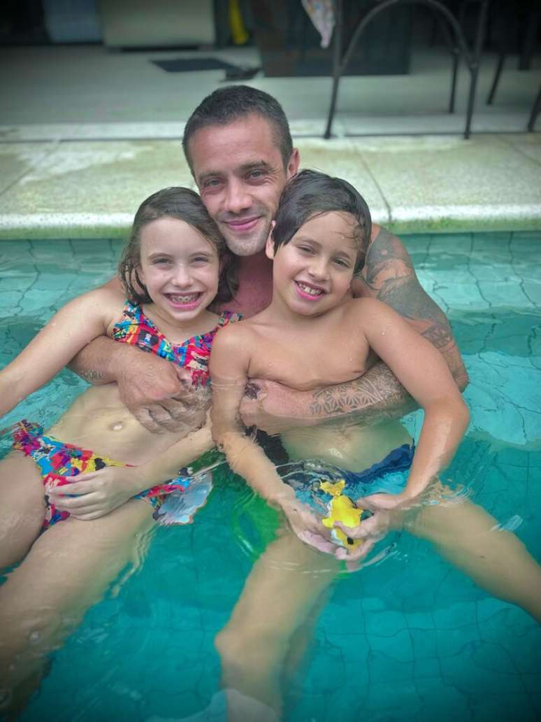 Rafael Cardoso afirmou que seu maior objetivo ap&oacute;s a recupera&ccedil;&atilde;o &eacute; reconstruir a rela&ccedil;&atilde;o com os filhos