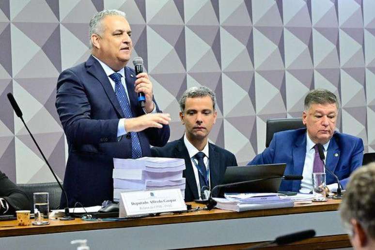 Relat&oacute;rio de Gaspar tem mais de 4 mil p&aacute;ginas e pedia o indiciamento de 216 pessoas