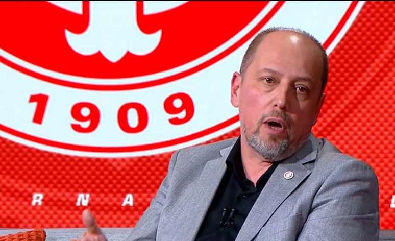 Presen&ccedil;a institucional ocorre ap&oacute;s reclama&ccedil;&otilde;es dos dois clubes &ndash;