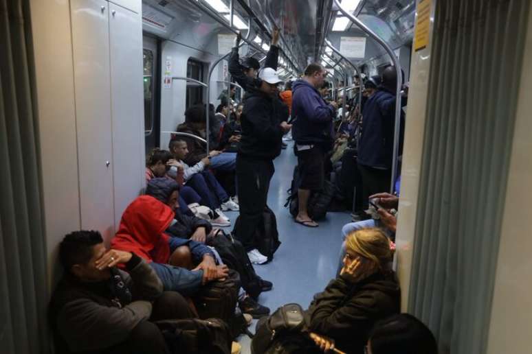 Greve dos ferrovi&aacute;rios afeta funcionamento das linhas 11, 12 e 13 de trens.