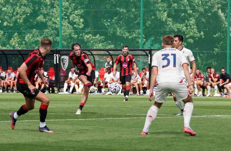 Bournemouth n&atilde;o teve trabalho para atropelar o Genoa &ndash;