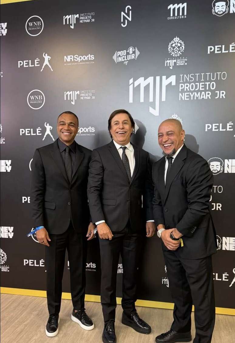 Den&iacute;lson, Tom Cavalcante e Roberto Carlos estiveram entre os convidados da noite &ndash;