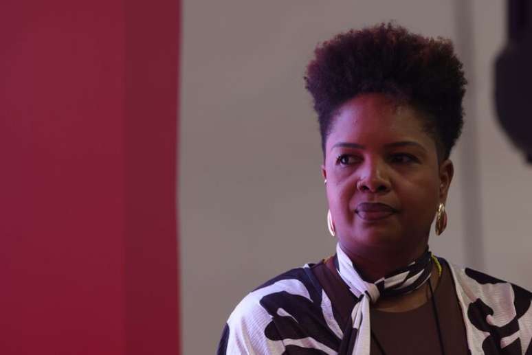 Dayana C&acirc;ndido afirma que &eacute; preciso voltar para a base para entender o que j&aacute; &eacute; feito e o que precisa mudar.