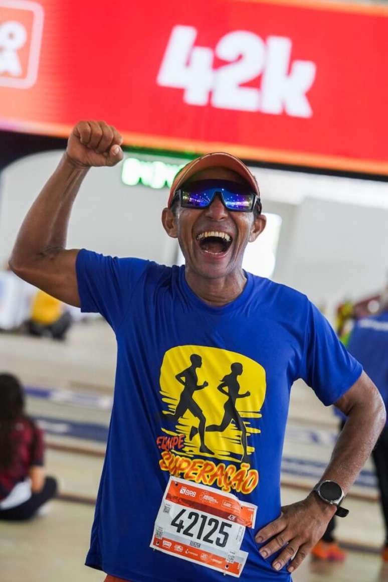 Eliezer comemora sua 31&ordf; maratona (Foto: Fernanda Paradizo)