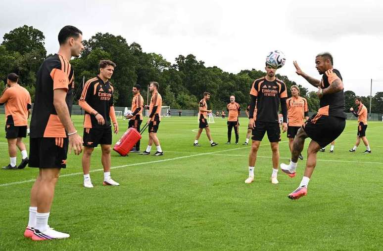 Clima no Arsenal &eacute; de descontra&ccedil;&atilde;o ap&oacute;s conquista da Premier League em 25/26 &ndash;