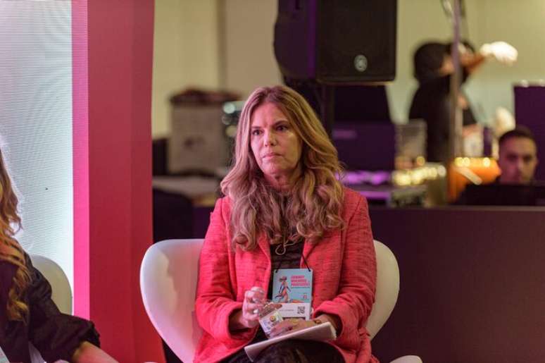 Sue Ann Clemens refor&ccedil;a que o estudo do pensamento anal&iacute;tico e cr&iacute;tico das pesquisas seja trabalhado j&aacute; no ensino m&eacute;dio, e n&atilde;o apenas na universidade.