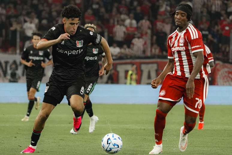 Decis&atilde;o da vaga para a pr&oacute;xima fase preliminar da Champions fica para o jogo da volta &ndash;