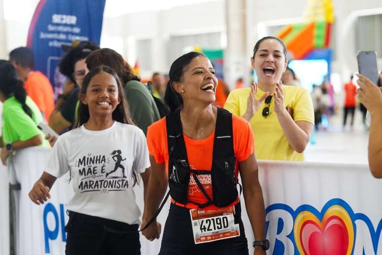 Crislany Cruz: comemora&ccedil;&atilde;o com familiares e amigos (Foto: Fernanda Paradizo)