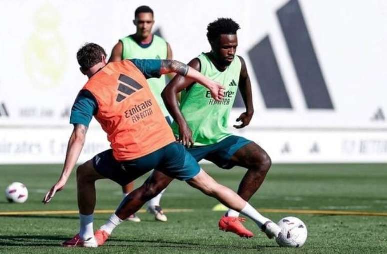 Divulgação / Real Madrid - Legenda: Vini Jr participa de treino do Real Madrid: jogador tem nome especulado no Arsenal