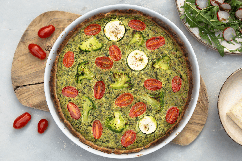 Quiche de espinafre com br&oacute;colis e abobrinha 