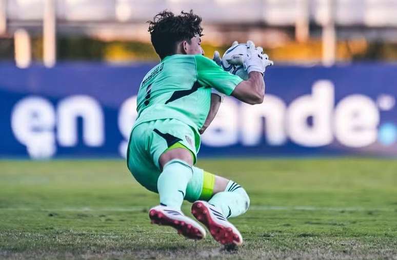 Sebasti&aacute;n Angulo, goleiro da Academia Puerto Cabello &ndash;