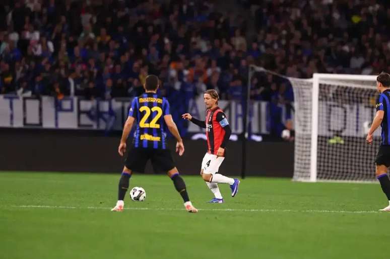 Modric explica renova&ccedil;&atilde;o com o Milan e manda recado sobre futuro de Rafael Le&atilde;o &ndash;