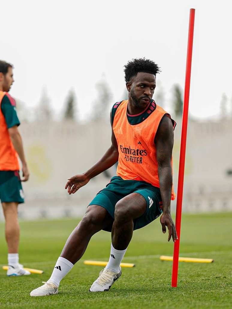 Vini durante a pr&eacute;-temporada do Real Madrid &ndash;
