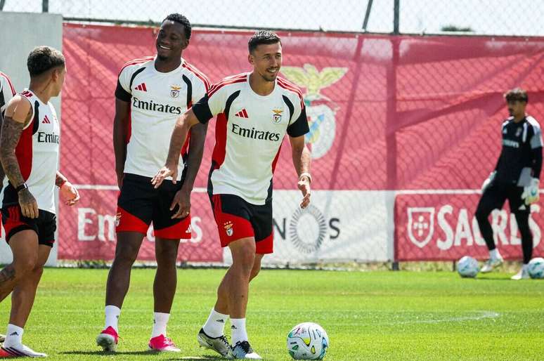Atividade de prepara&ccedil;&atilde;o do Benfica antes de encarar o Hearts na Liga Europa &ndash;