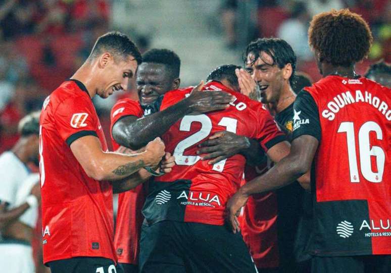 Jogadores do Mallorca comemoram um dos gols marcados na vit&oacute;ria no amistoso diante do PSG &ndash;