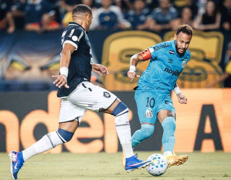 Neymar no momento da assist&ecirc;ncia para Rony R&uacute;stico &ndash;