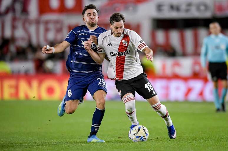 Getafe entra na jogada para contratar lateral-esquerdo Mat&iacute;nas Vi&ntilde;a &ndash;