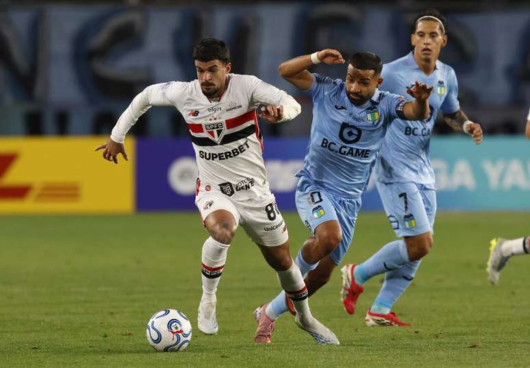 Cauly em campo pelo S&atilde;o Paulo na Sul-Americana &ndash;