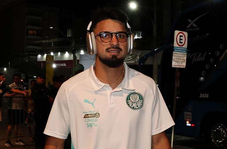 Desembarque do elenco do Palmeiras em Cuiab&aacute; &ndash;