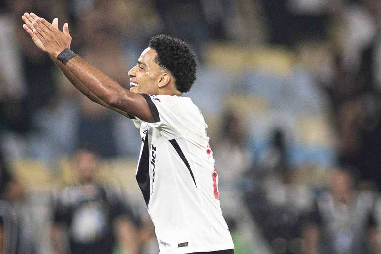 Brenner comemora um de seus dois gols da noite &ndash;