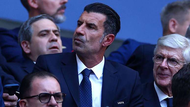 Lu&iacute;s Figo disse que Infantino "desgastou o cargo que prometeu engrandecer"