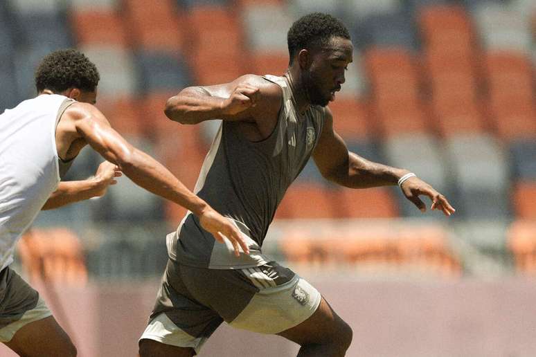 Atividade de prepara&ccedil;&atilde;o do Aston Villa antes de encarar o Bayern &ndash;