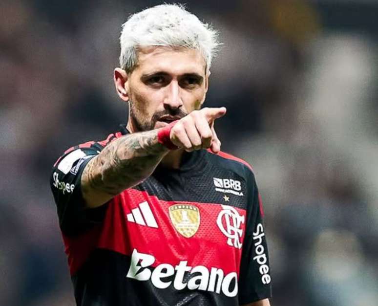 De Arrascaeta comemora seu &uacute;ltimo gol pelo Flamengo, em goleada contra o Galo &ndash;
