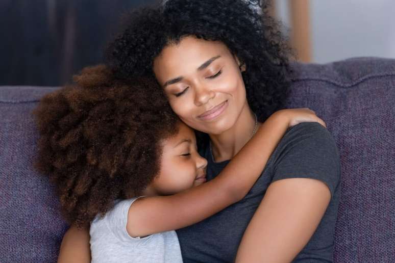 Muitas m&atilde;es solos relatam sentimentos de inseguran&ccedil;a e questionamentos quando o Dia dos Pais se aproxima 
